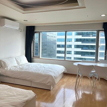 Hongik Univ Station Exit 1 Apartment Seoul Exterior photo