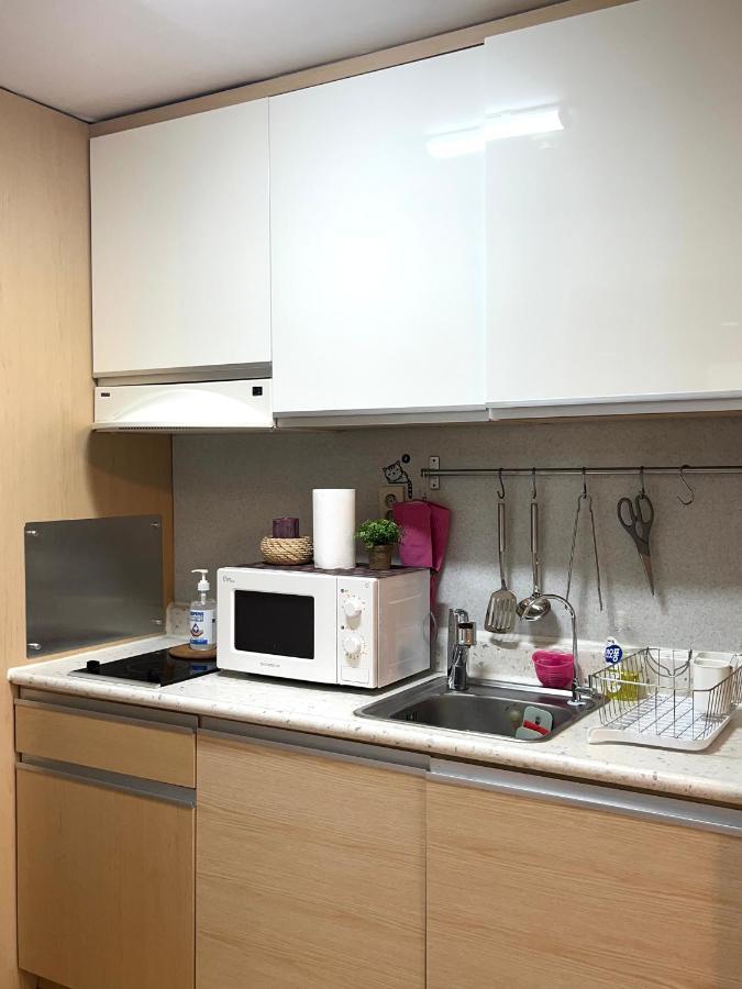 Hongik Univ Station Exit 1 Apartment Seoul Exterior photo