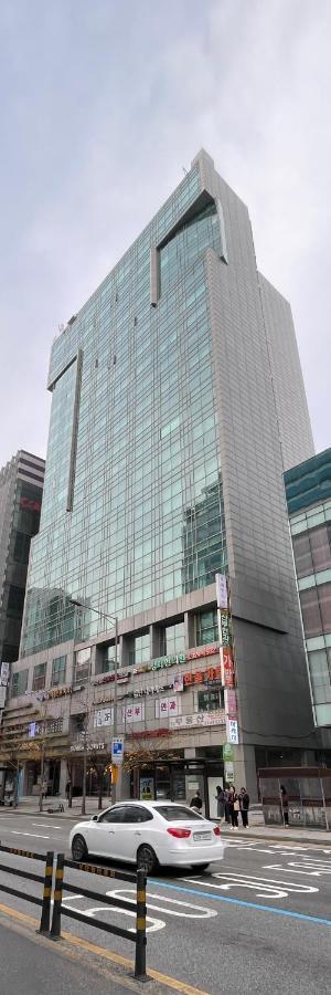 Hongik Univ Station Exit 1 Apartment Seoul Exterior photo