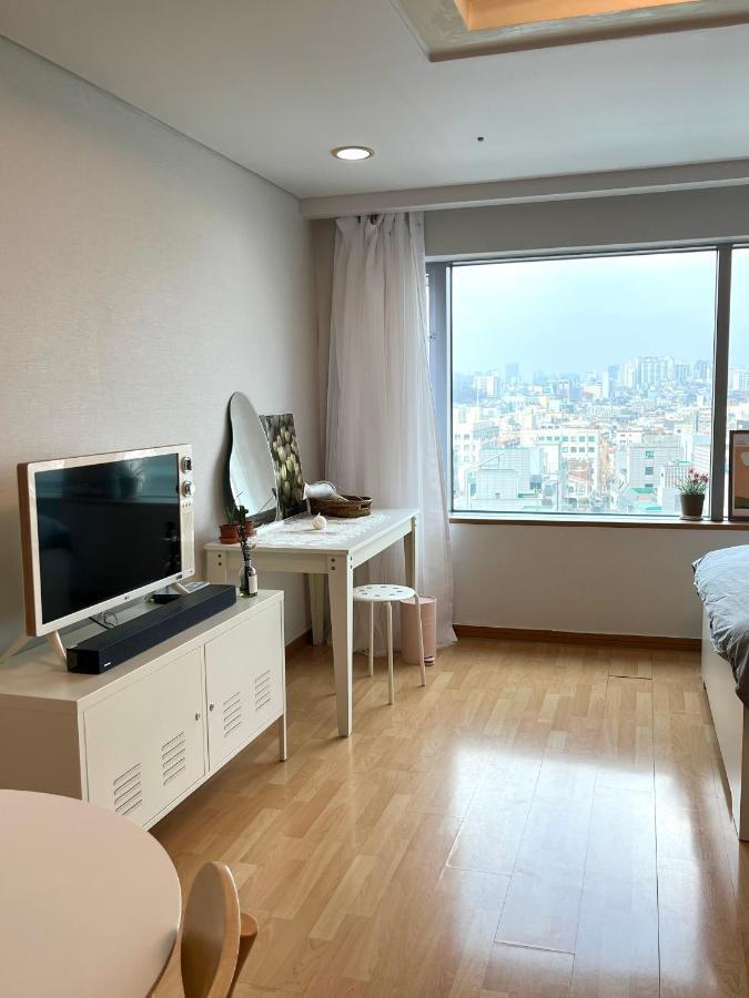 Hongik Univ Station Exit 1 Apartment Seoul Exterior photo