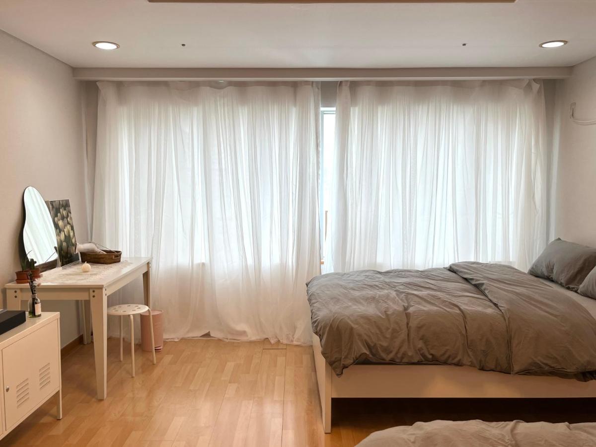 Hongik Univ Station Exit 1 Apartment Seoul Exterior photo
