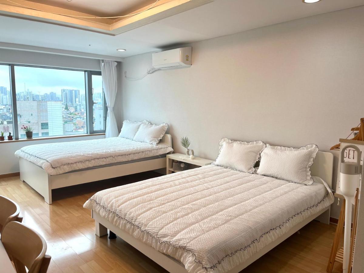 Hongik Univ Station Exit 1 Apartment Seoul Exterior photo