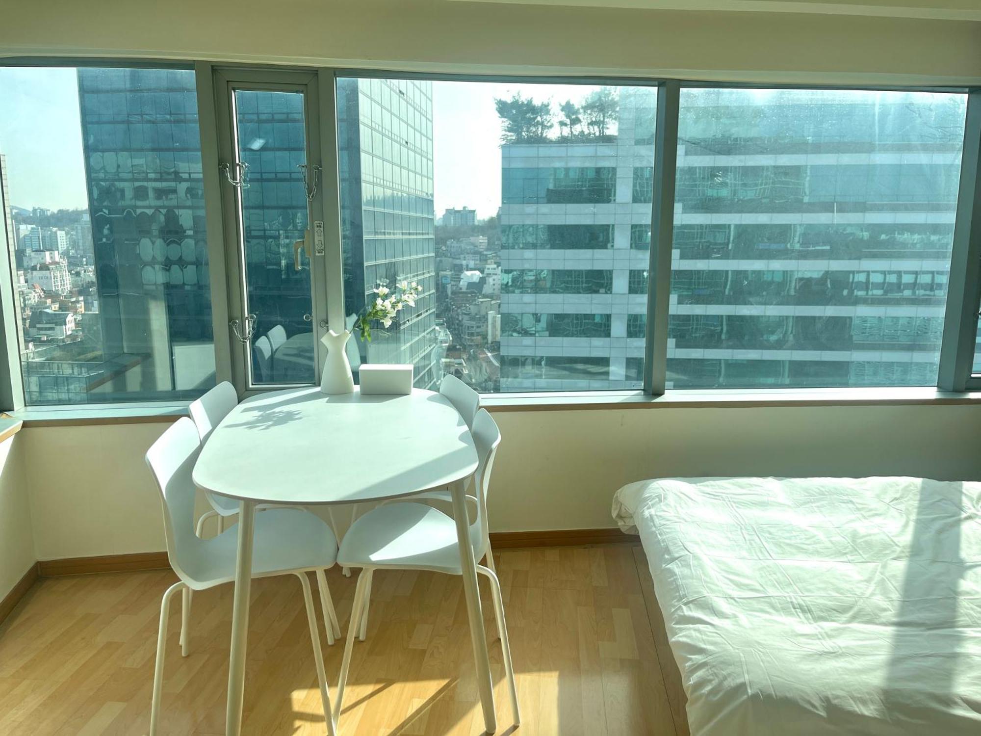 Hongik Univ Station Exit 1 Apartment Seoul Exterior photo