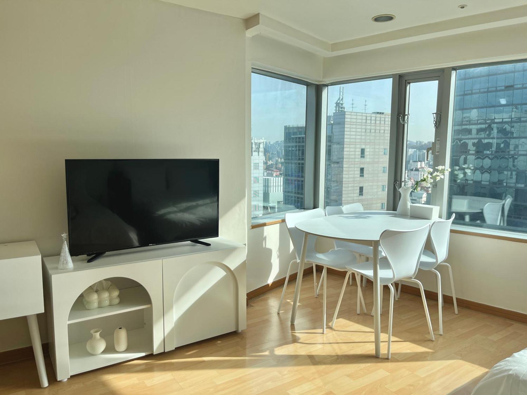 Hongik Univ Station Exit 1 Apartment Seoul Exterior photo